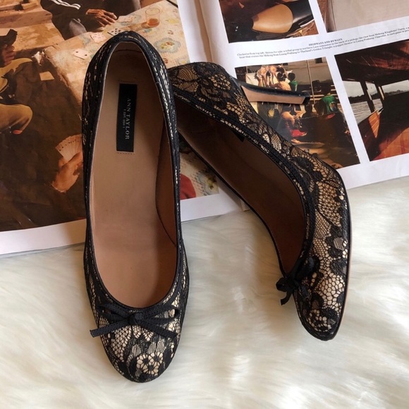 Ann Taylor Shoes - Ann Taylor Nude Black Lace Classic High Heels 9M